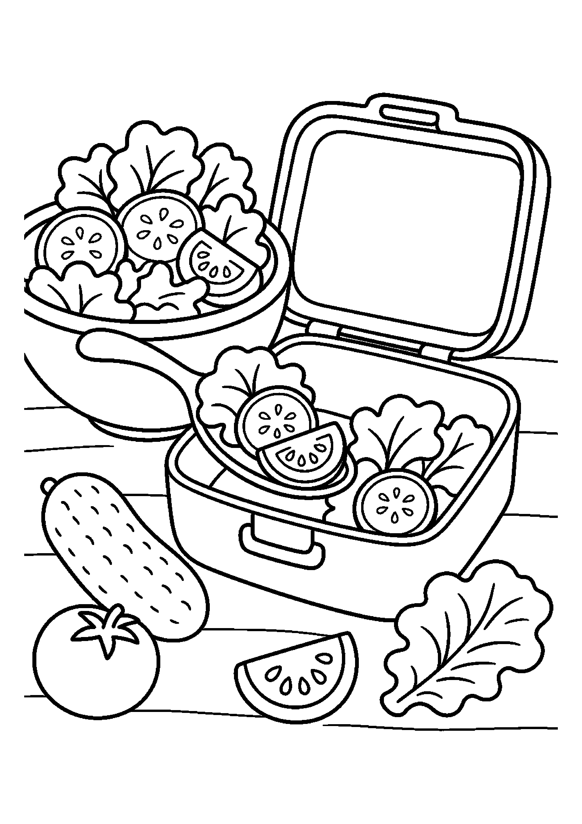 Sałatka warzywna trafia do lunchboxu przy stole